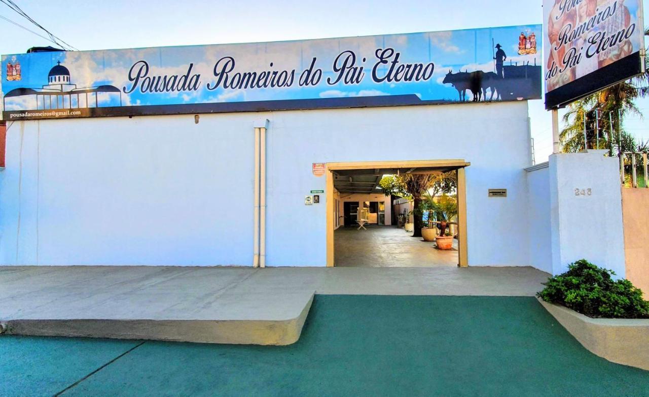 Pousada Romeiros Do Pai Eterno - Santuario Basilica De Trindade Trindade  Esterno foto